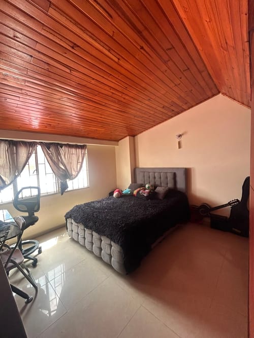 Casa de 5 alcobas en venta en Bavaria, Bogotá, 245 m² · foto 10 de 12