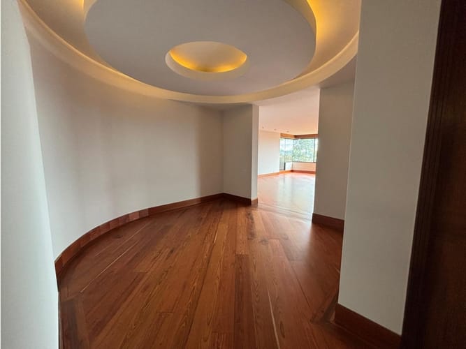 Apartamento en venta en Santa Barbara, Bogotá · foto 2 de 24