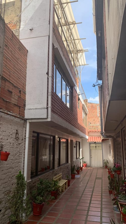 Casa de 4 alcobas en venta en Eugenio Diaz Castro, Soacha, 310 m² · foto 2 de 14