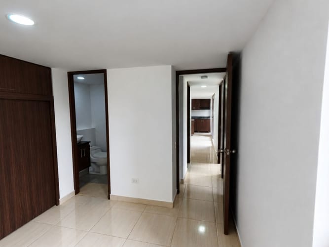 Apartamento de 3 alcobas en venta en Alto De Las Flores, Sabaneta, 60 m² · foto 11 de 13