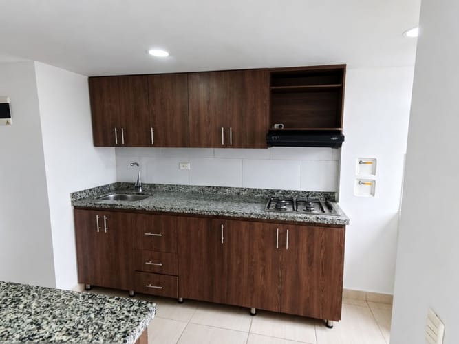 Apartamento de 3 alcobas en venta en Alto De Las Flores, Sabaneta, 60 m² · foto 2 de 13