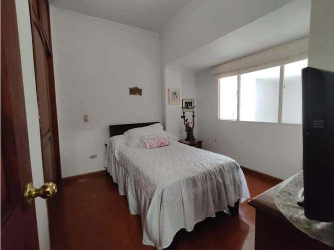 Apartamento de 5 alcobas en venta en Alhambra, Bogotá, 253 m² · foto 17 de 24