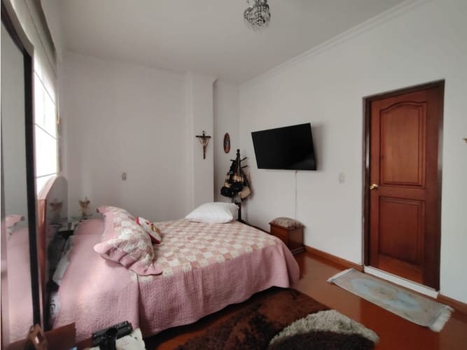 Apartamento de 5 alcobas en venta en Alhambra, Bogotá, 253 m² · foto 21 de 24