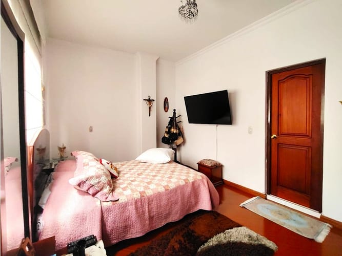Apartamento de 5 alcobas en venta en Alhambra, Bogotá, 253 m² · foto 22 de 24