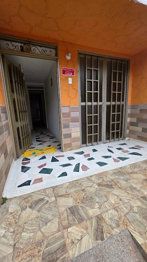 Casa de 5 alcobas en venta en Picaleña Y Mirolindo, Ibagué, 139 m² · foto 2 de 22