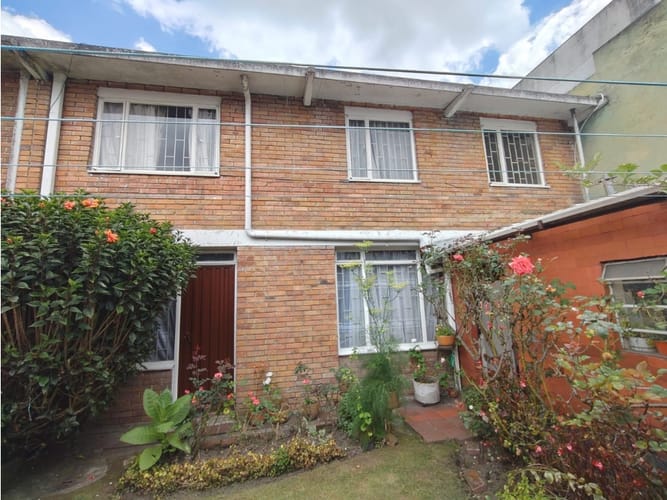 Casa en venta en La Esmeralda, Bogotá · foto 2 de 13