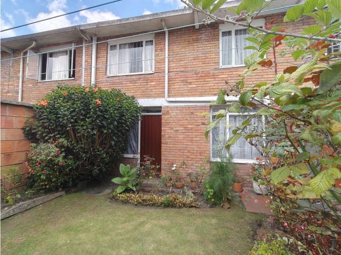 Casa en venta en La Esmeralda, Bogotá · foto 8 de 13