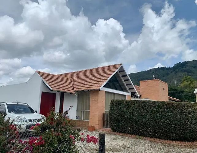 Finca en venta en Fonquetá, Chía, 220 m² · foto 2 de 11