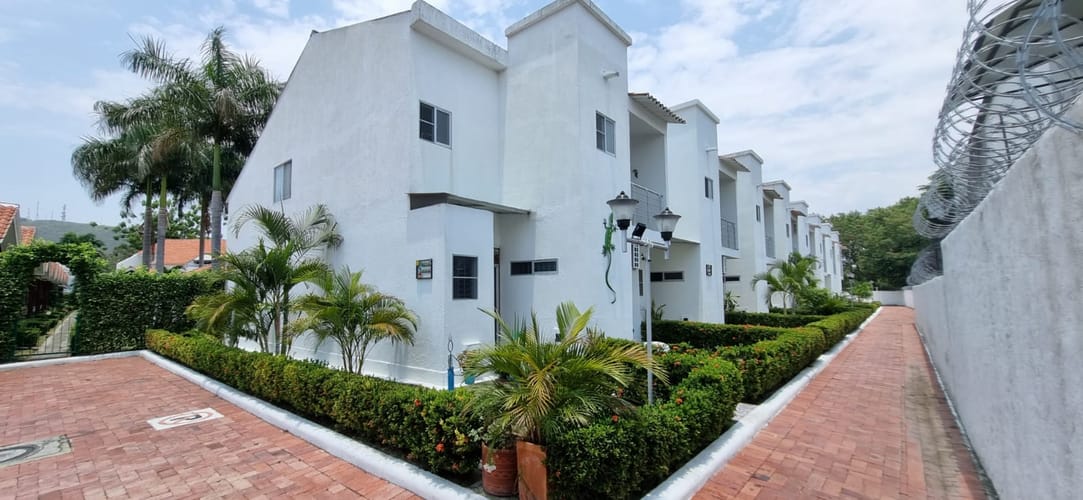 Casa de 4 alcobas en venta en Aqualina, Girardot, 148 m² · foto 2 de 19
