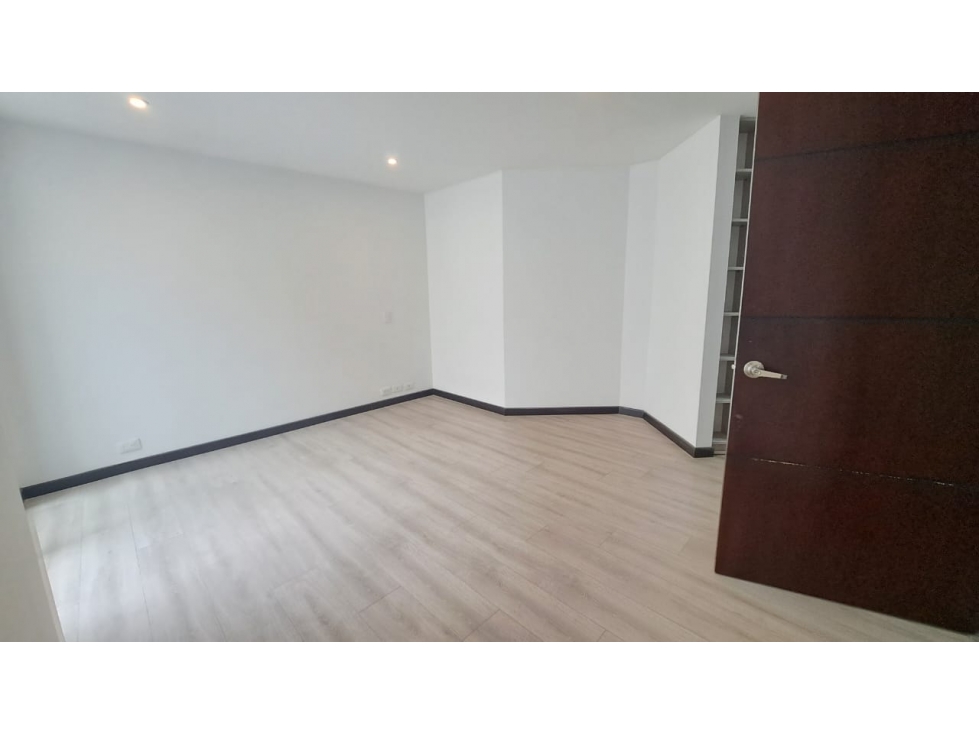 Apartamento en venta en Chicó Navarra, Bogotá · foto 8 de 17