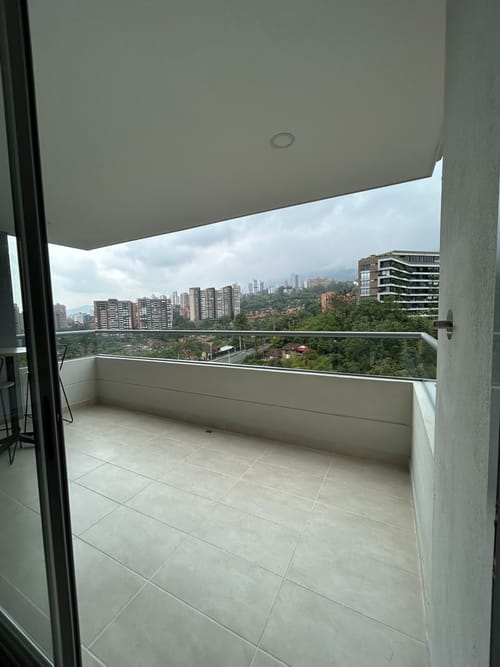 Apartamento de 3 alcobas en venta en Uribe Angel, Envigado, 115 m² · foto 2 de 19