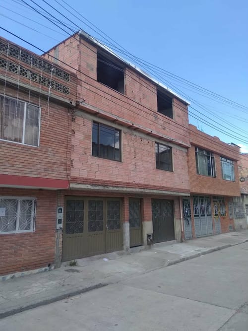 Casa de 12 alcobas en venta en El Rincon Norte, Bogotá, 380 m² · foto 2 de 6