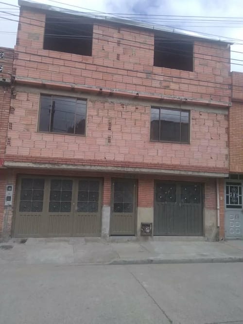 Casa de 12 alcobas en venta en El Rincon Norte, Bogotá, 380 m² · foto 3 de 6