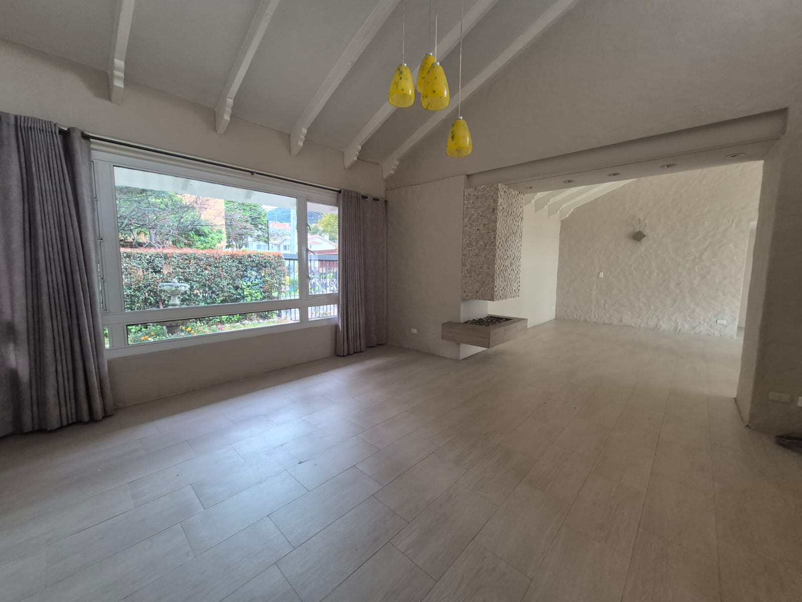 Casa en venta en Santa Ana, Bogotá · foto 2 de 24