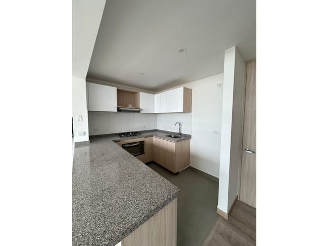 Apartamento de 3 alcobas en venta en Lagos De Torca, Bogotá, 83 m² · foto 2 de 11