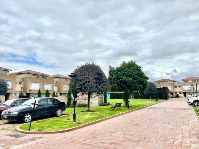 Casa de 3 alcobas en venta en Fredonia, Chía, 161 m² · foto 2 de 22