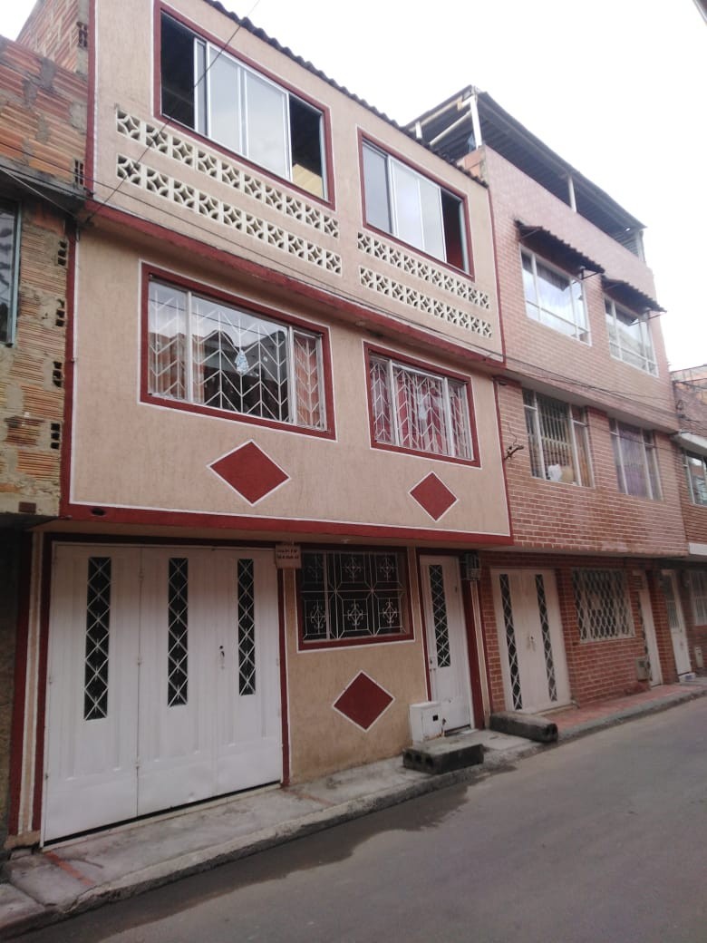 Casa en venta en Gran Britalia, Bogotá · foto 2 de 13