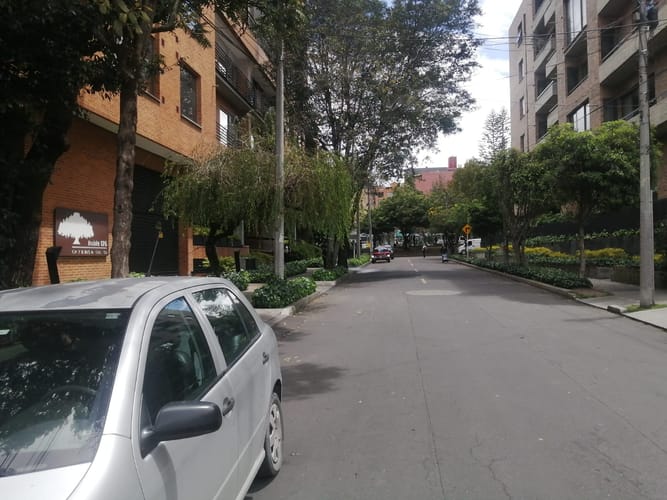 Casa de 3 alcobas en venta en Santa Barbara, Bogotá, 283 m² · foto 2 de 16