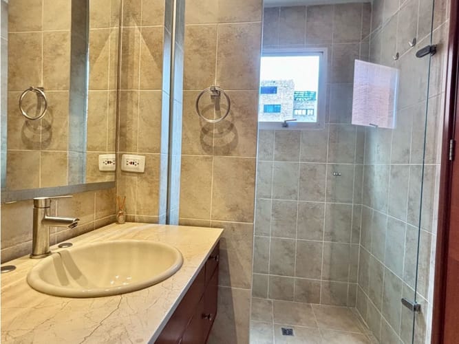 Apartamento de 2 alcobas en venta en Santa Barbara, Bogotá, 114 m² · foto 14 de 19