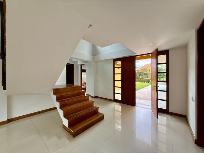 Casa de 6 alcobas en venta en Pueblo Viejo, Cota, 440 m² · foto 2 de 24
