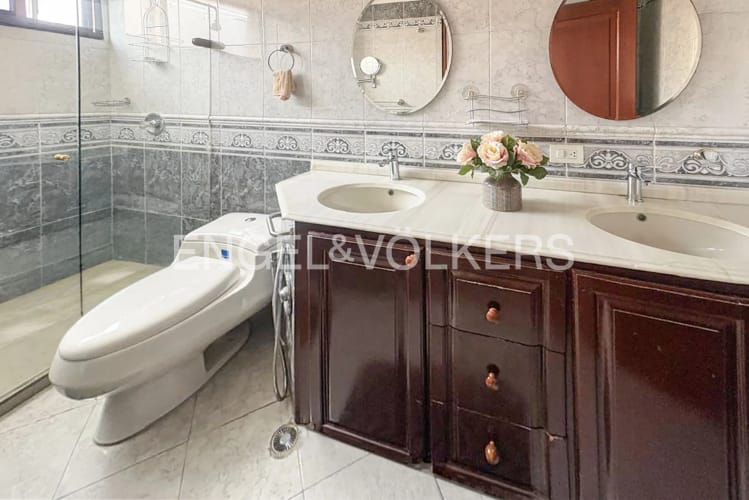 Apartamento de 3 alcobas en venta en La Carolina, Bogotá, 159 m² · foto 9 de 16