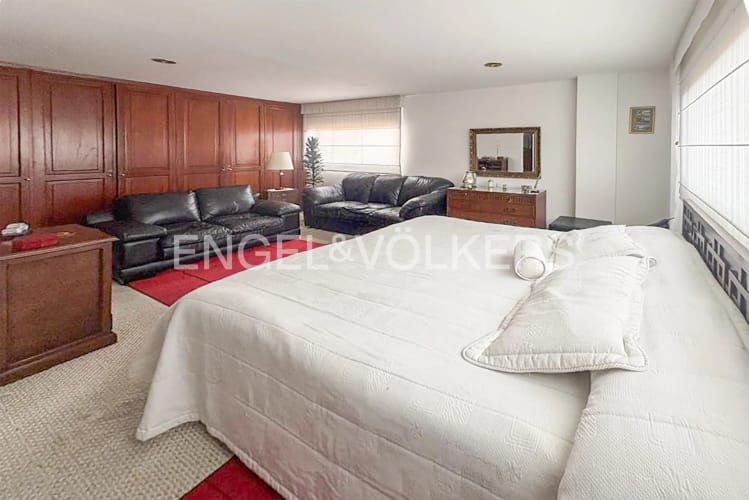 Apartamento de 3 alcobas en venta en La Carolina, Bogotá, 159 m² · foto 8 de 16