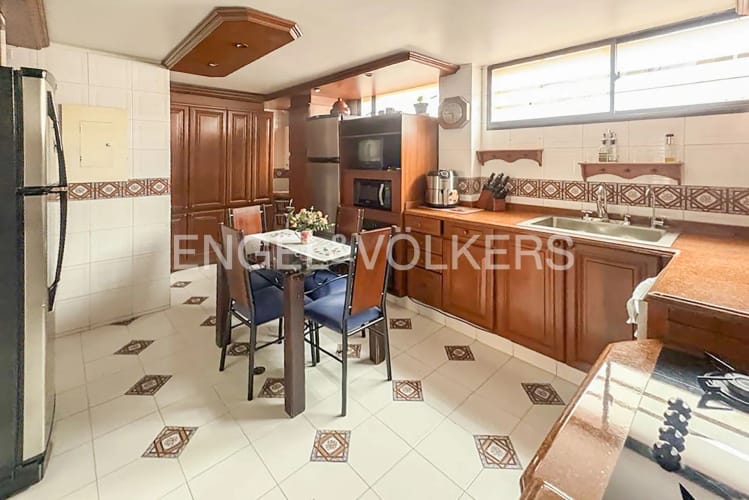 Apartamento de 3 alcobas en venta en La Carolina, Bogotá, 159 m² · foto 6 de 16