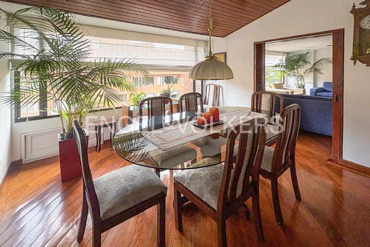 Apartamento de 3 alcobas en venta en La Carolina, Bogotá, 159 m² · foto 3 de 16