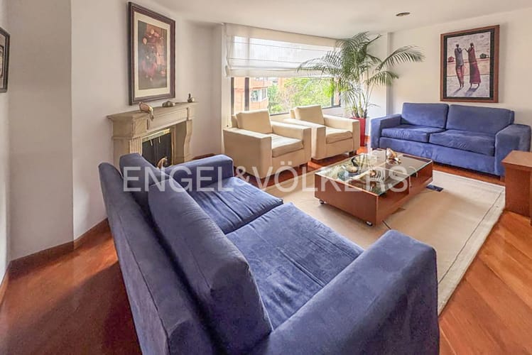 Apartamento de 3 alcobas en venta en La Carolina, Bogotá, 159 m² · foto 2 de 16