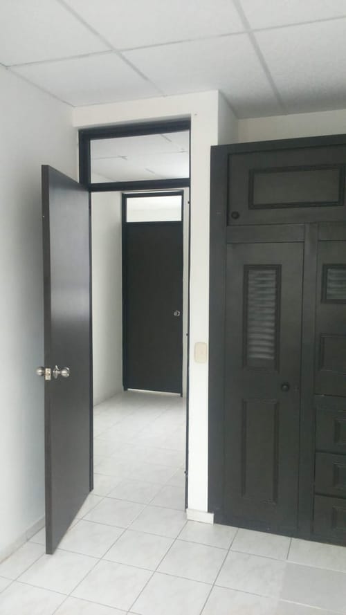 Casa de 3 alcobas en venta en Picaleña Y Mirolindo, Ibagué, 78 m² · foto 2 de 9