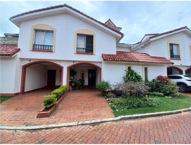 Casa de 4 alcobas en arriendo en Ciudad Jardin, Cali, 185 m² · foto 3 de 24
