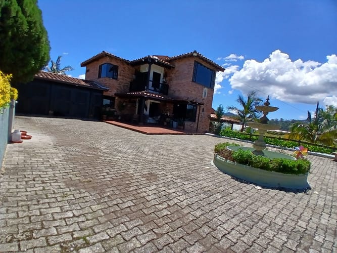 Casa de 3 alcobas en venta en Guamito, La Ceja, 700 m² · foto 3 de 24