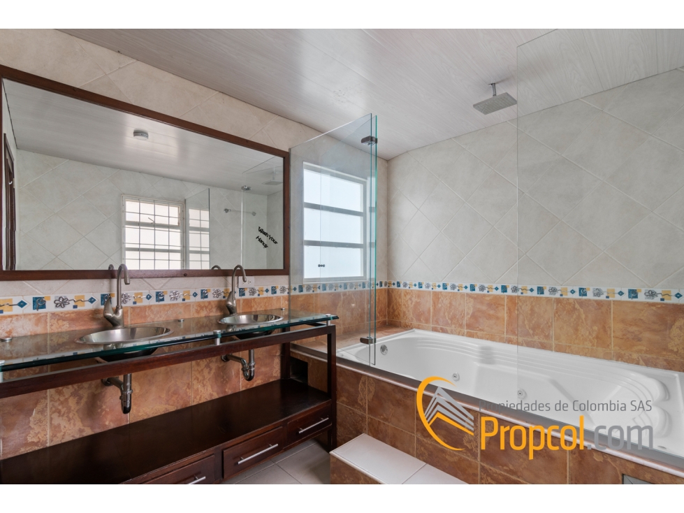 Casa en venta en Santa Barbara, Bogotá · foto 12 de 13