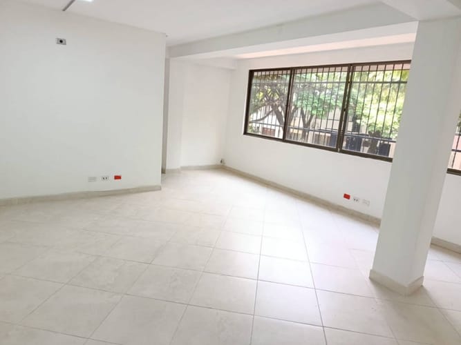 Oficina en arriendo en Florida Nueva, Medellín, 160 m² · foto 2 de 12