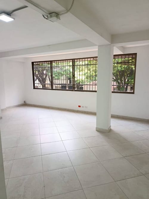 Oficina en arriendo en Florida Nueva, Medellín, 160 m² · foto 3 de 12