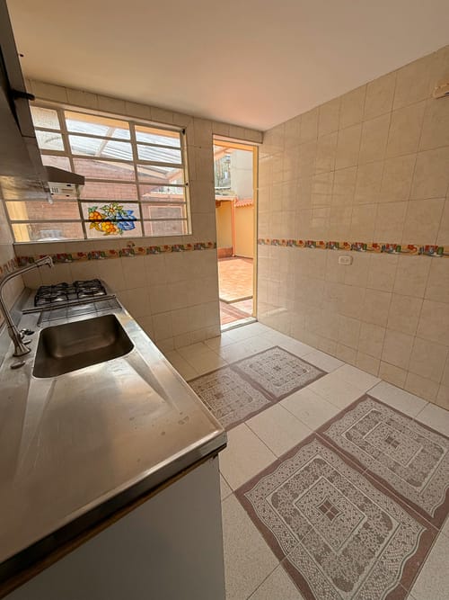 Casa de 6 alcobas en arriendo en Barrios Unidos, Bogotá, 160 m² · foto 6 de 20