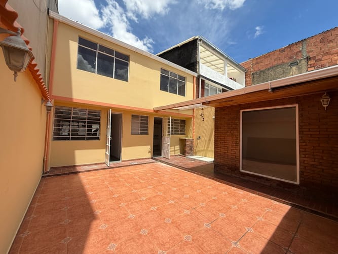 Casa de 6 alcobas en arriendo en Barrios Unidos, Bogotá, 160 m² · foto 15 de 20