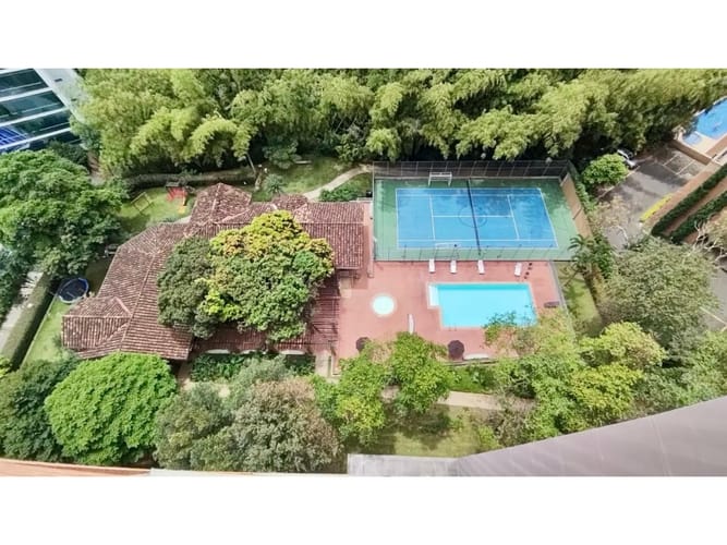 Apartamento de 3 alcobas en venta en Los Balsos, Medellín, 147 m² · foto 3 de 23