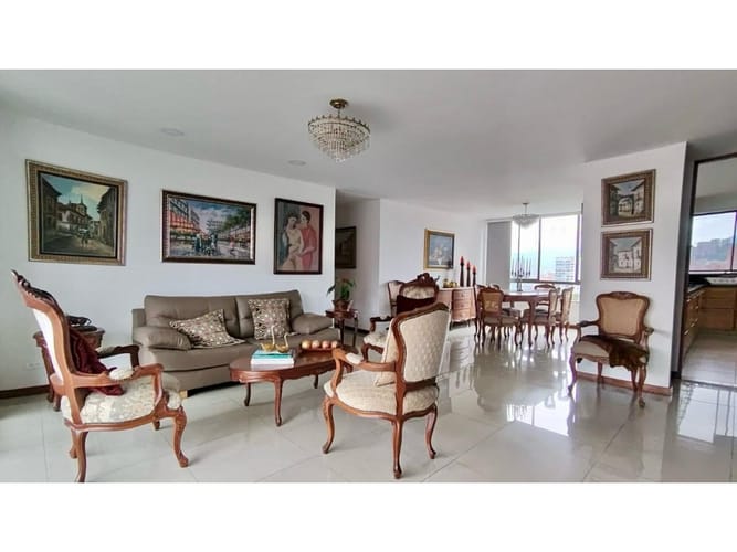 Apartamento de 3 alcobas en venta en Los Balsos, Medellín, 147 m² · foto 4 de 23