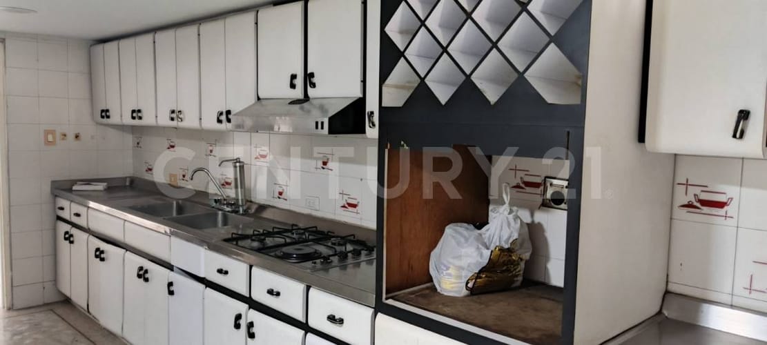 Casa de 5 alcobas en venta en La Merced, Cali, 308 m² · foto 2 de 16