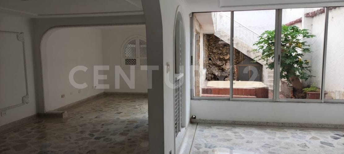 Casa de 5 alcobas en venta en La Merced, Cali, 308 m² · foto 8 de 16