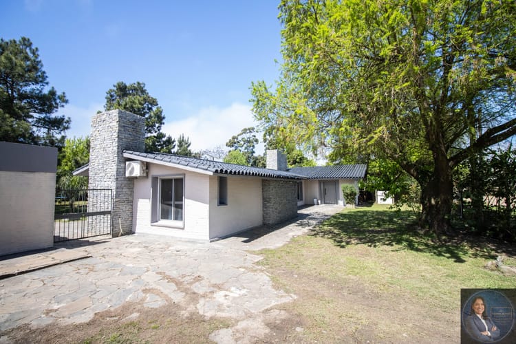 Casa en venta c/ cochera en El Pinar