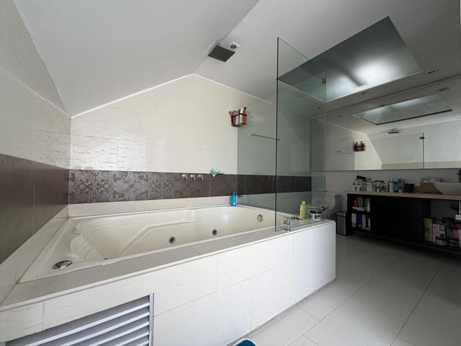 Apartamento de 3 alcobas en venta en Chicó Navarra, Bogotá, 135 m² · foto 20 de 24