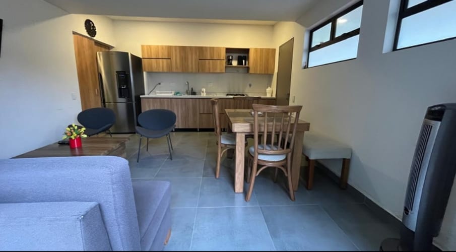 Casa de 5 alcobas en venta en Campo Valdes No.2, Medellín, 250 m² · foto 3 de 11