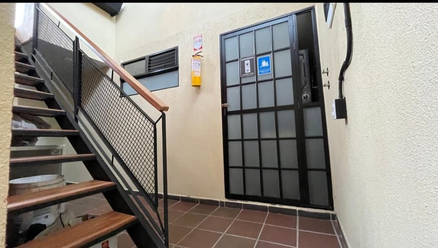 Casa de 5 alcobas en venta en Campo Valdes No.2, Medellín, 250 m² · foto 9 de 11