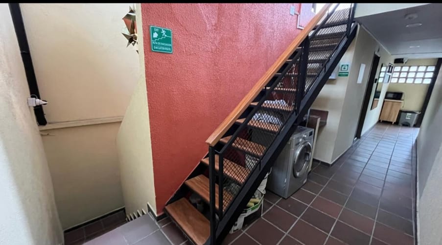 Casa de 5 alcobas en venta en Campo Valdes No.2, Medellín, 250 m² · foto 10 de 11