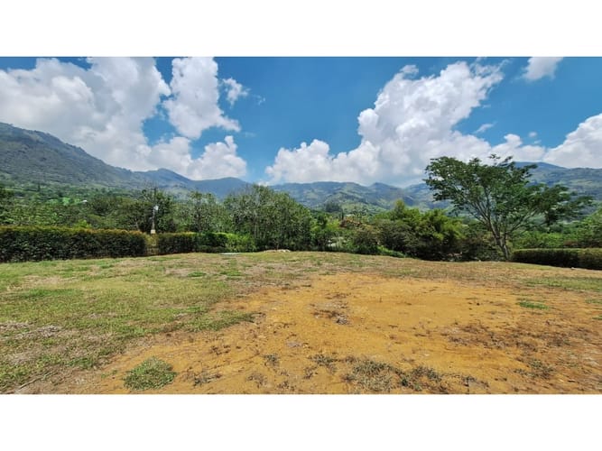 Lote en venta en Zarzal Curzao, Copacabana, 2083 m² · foto 2 de 9