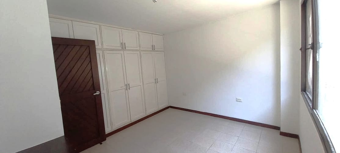Apartamento de 4 alcobas en arriendo en Los Cambulos, Cali, 125 m² · foto 17 de 20
