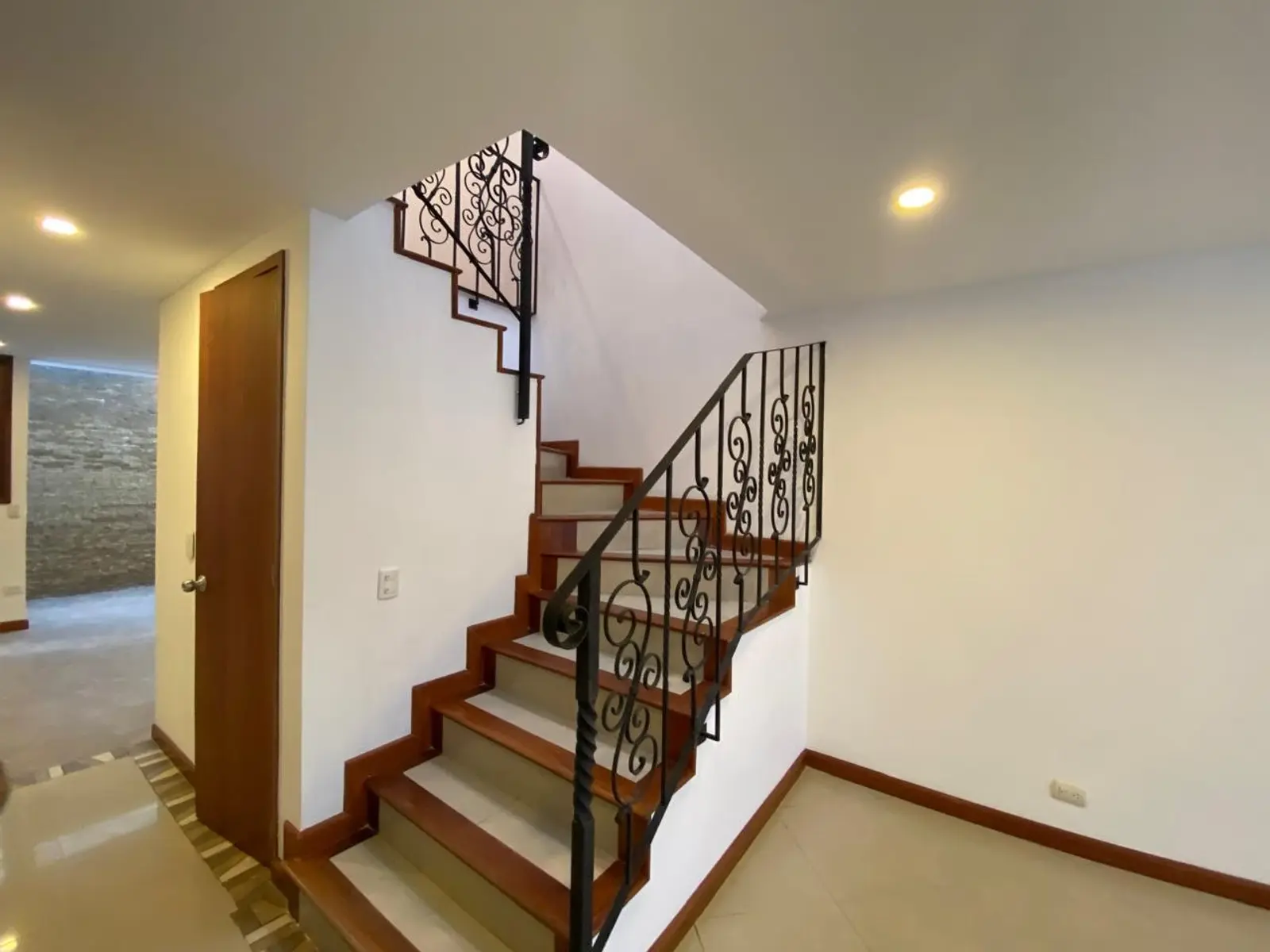 Casa en venta en Cedritos, Bogotá · foto 3 de 24