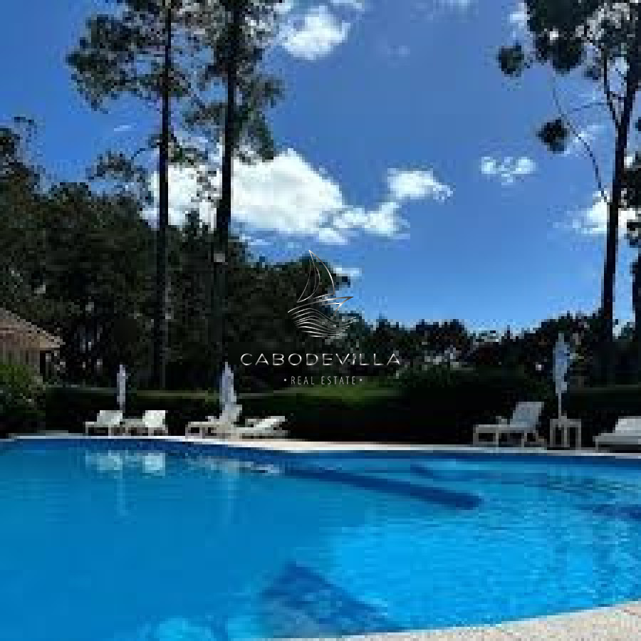 Alquiler anual Casa 3 dormitorios en barrio privado Punta del Este · Foto 3